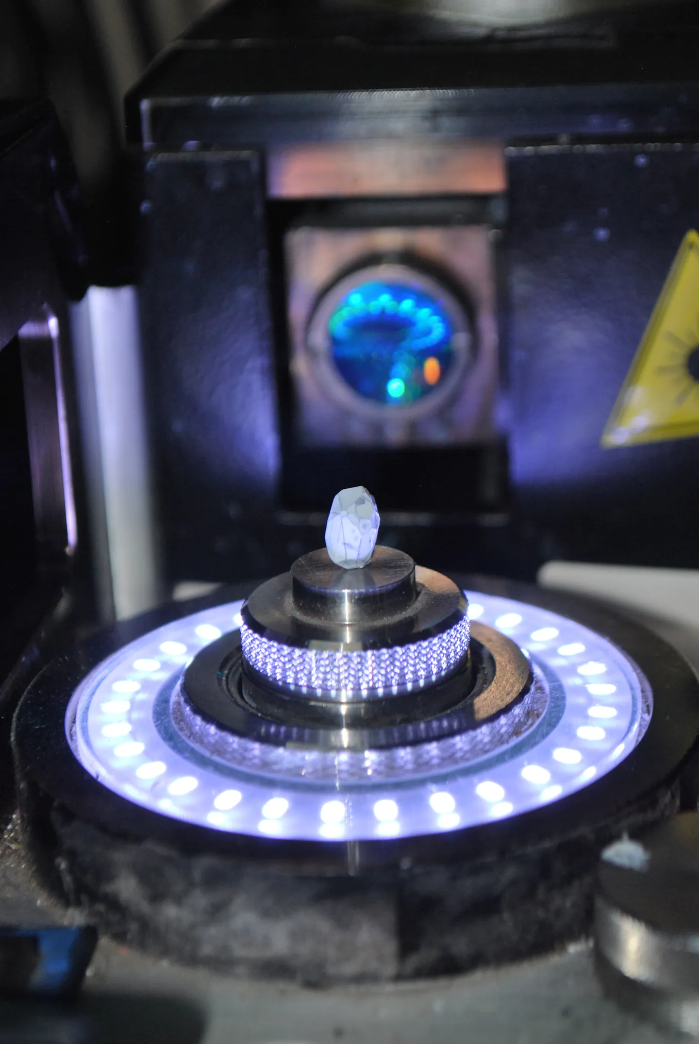 Illuminated workshop inspection equipment